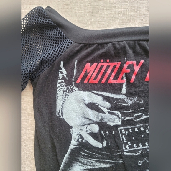 Black Off-Shoulder Motley Crüe Top - Picture 4 of 6